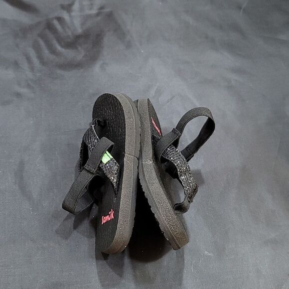 SANUK GIRL YOGA GLITTER STRAP SANDAL - Picture 8 of 13
